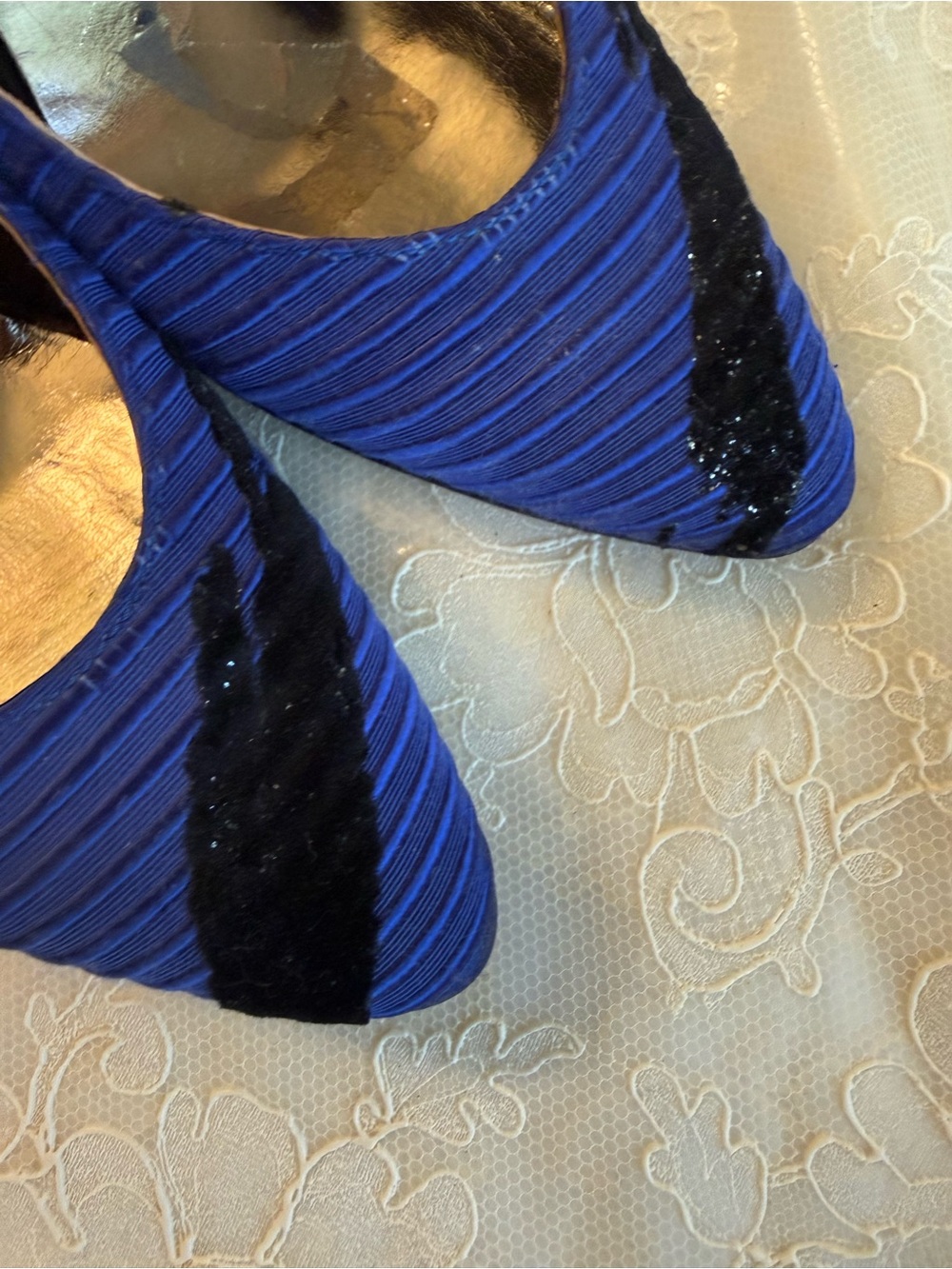 CARRANO 7 Royal Blue Pointed-Toe Heels with Black Accent 1990s - Picture 7 of 11